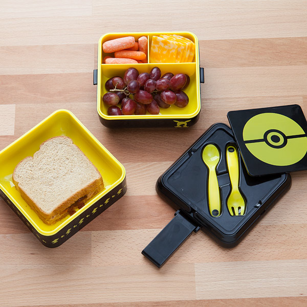 Pokémon lunch box] I will show you how to make a simple Pikachu and Monster  Ball bento lunch box! 