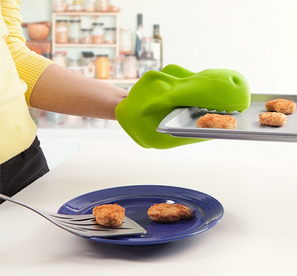 The Darth Vader Silicone Oven Mitt Protects Your Right Hand with