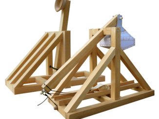 https://www.geekalerts.com/u/Wooden-Catapult-and-Trebuchet-Kits-326x245.jpg