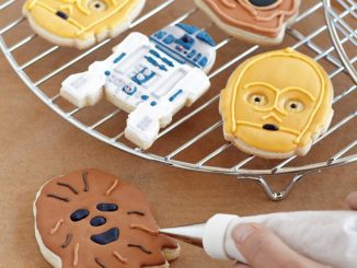 https://www.geekalerts.com/u/star-wars-droids-aliens-cookies-326x245.jpg